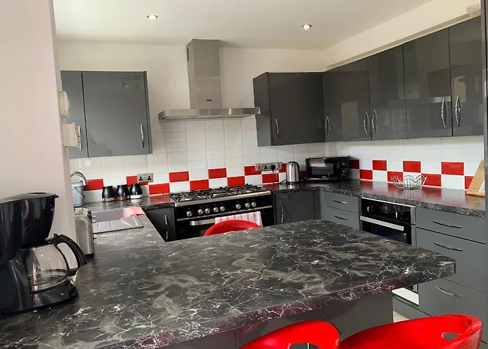 Spacious House In Central Manchester